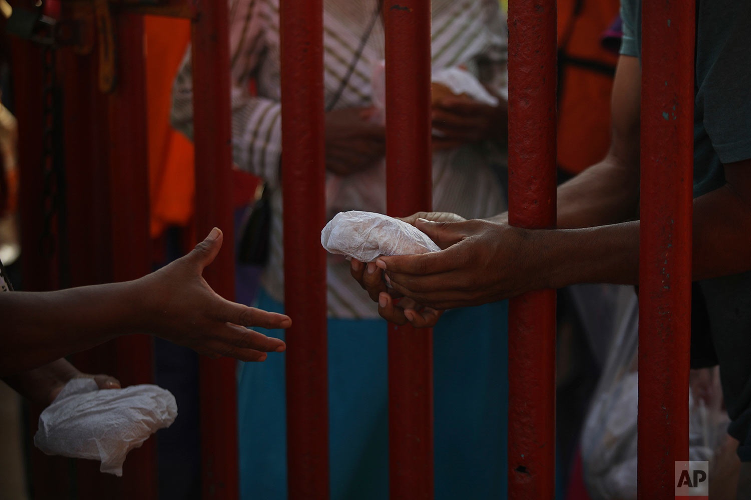 buc tuong bien gioi anh 9