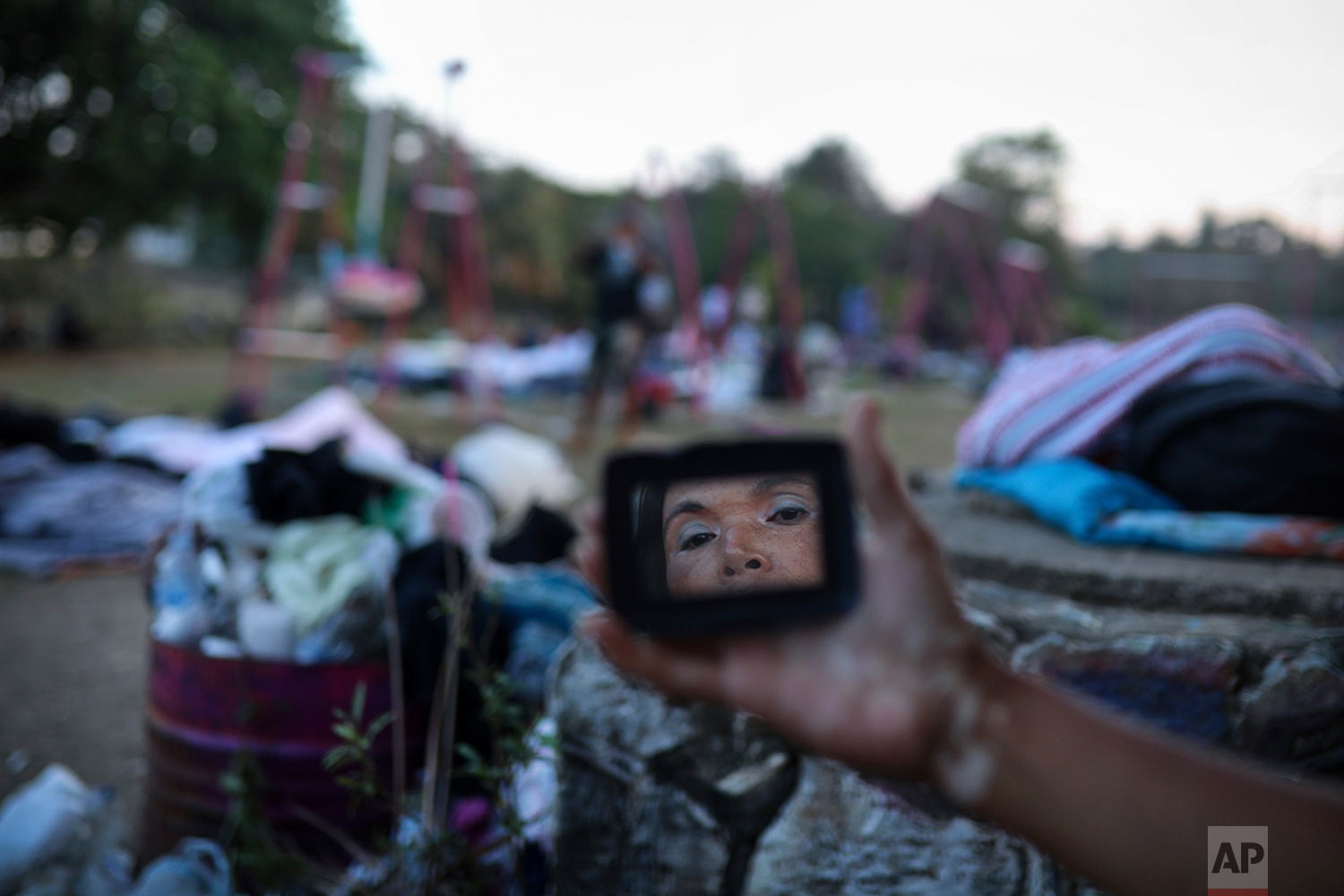 buc tuong bien gioi anh 4