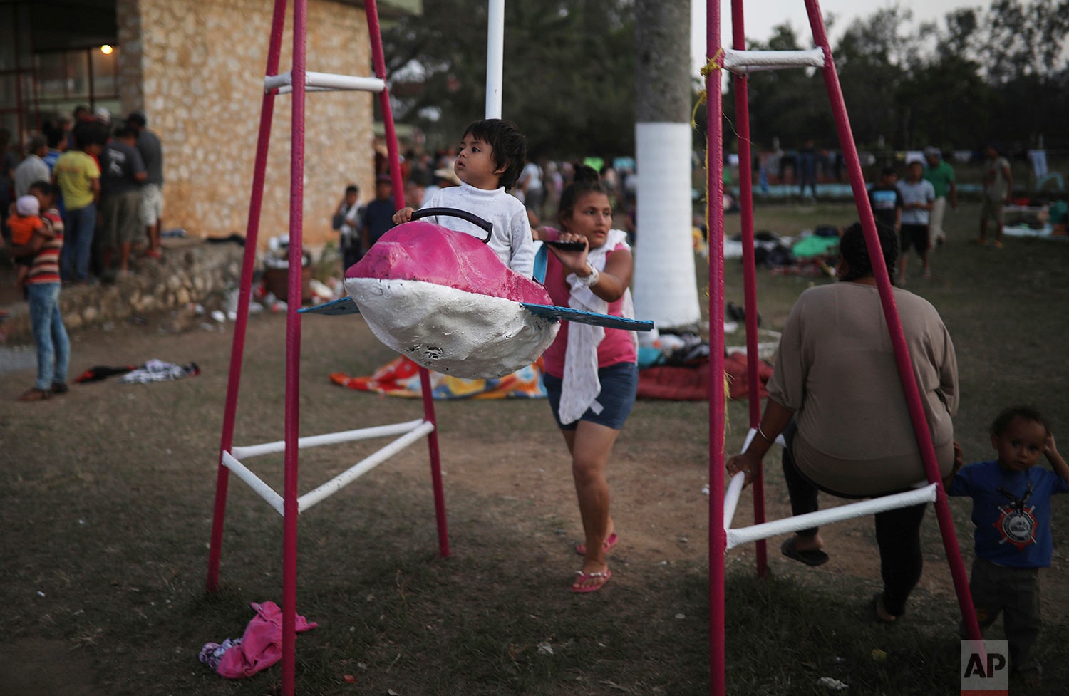 buc tuong bien gioi anh 10