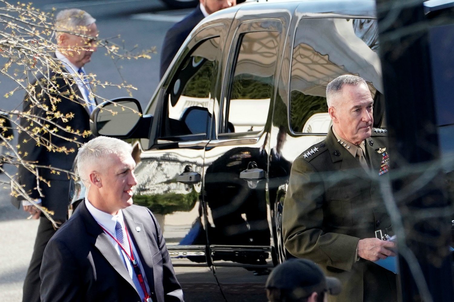 'Tweet' lien tuc, Trump van tre han tu dat ra cho quyet dinh ve Syria hinh anh