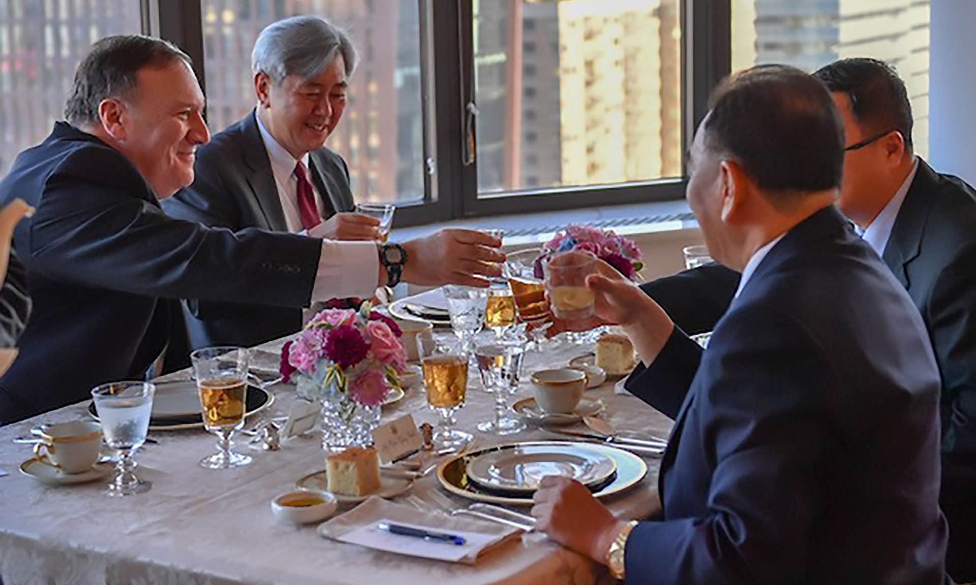 Trump gặp Kim Jong Un ảnh 2 Trump gap Kim Jong Un anh 2