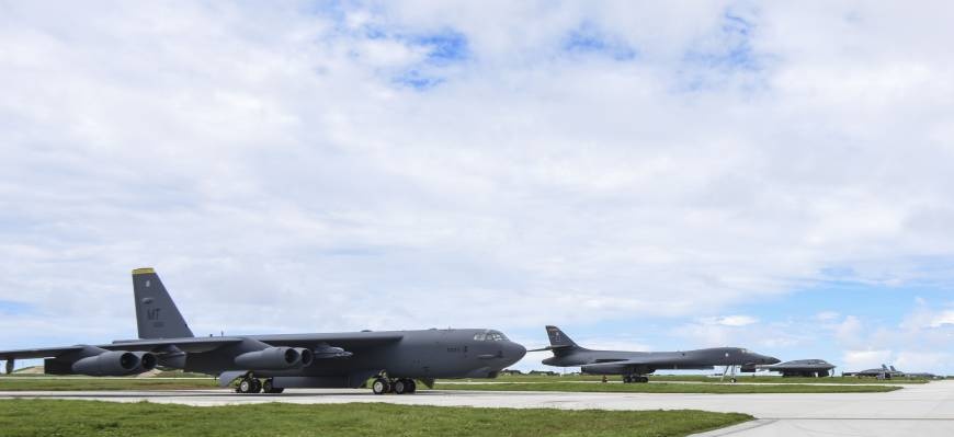 B-52 My bay gan Truong Sa anh 1