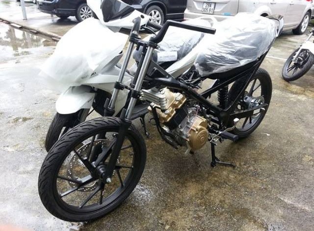 Ro ri bo doi xe may Suzuki sap ra mat o Viet Nam hinh anh