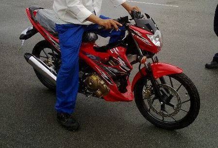 Suzuki Raider 150 chinh hang lan dau lo anh thuc te hinh anh