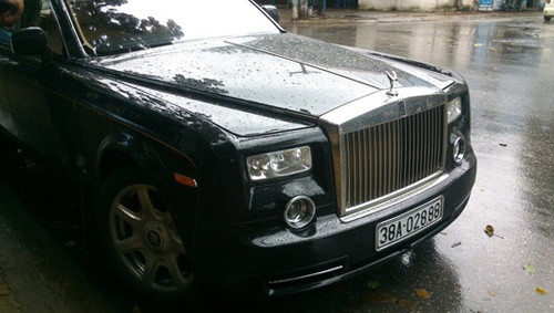Anh chi tiet Rolls-Royce Phantom rong cua dai gia Ha Tinh hinh anh