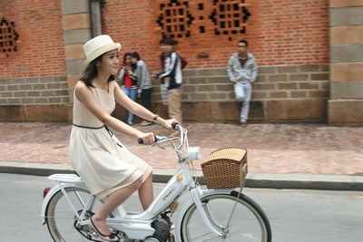 Anh xe Cady 50 nam tuoi va thieu nu Sai Gon thanh xuan hinh anh