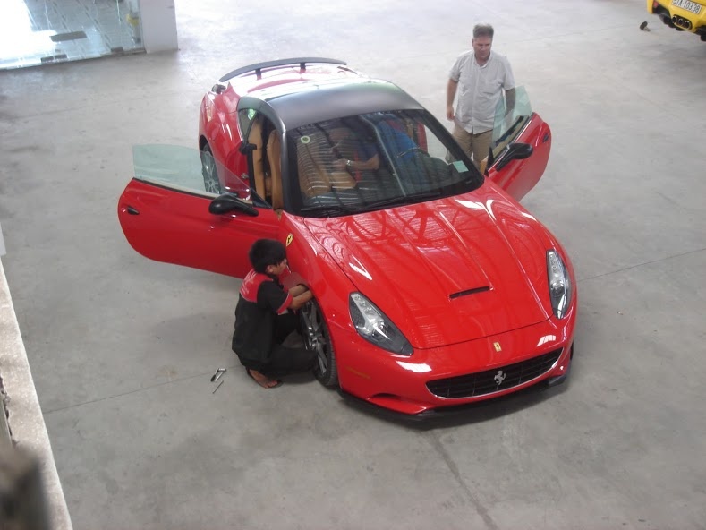 Sieu xe Ferrari California do cua chong nguoi mau Ngoc Thach hinh anh