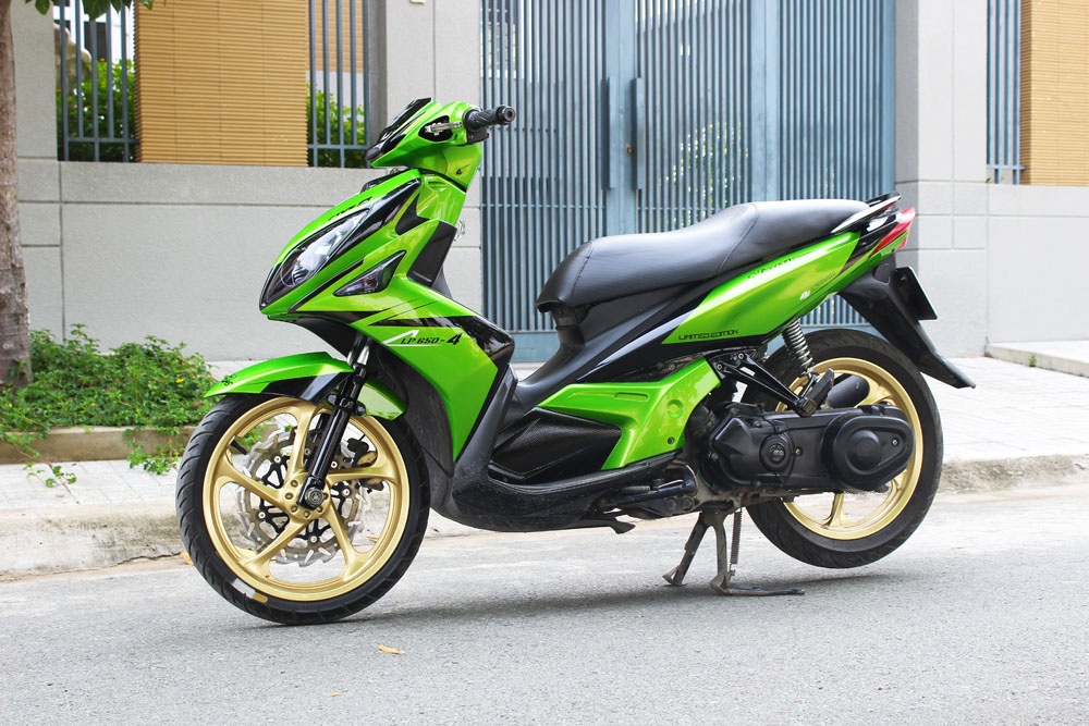 Bo doi Honda SH va Nouvo do mau xanh Kawasaki hinh anh