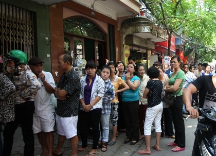 Kiem tien trieu nho...o gan tiem banh trung thu gia truyen hinh anh