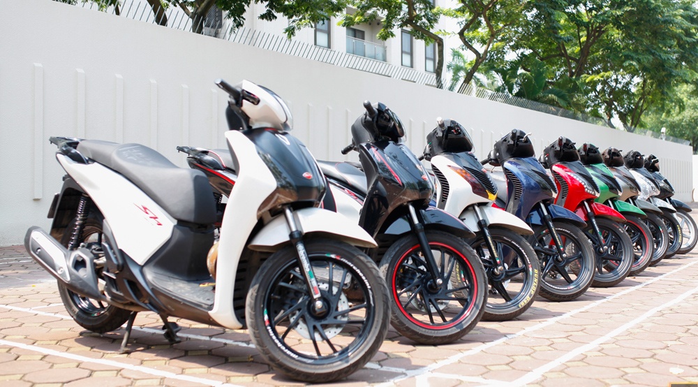 Dan xe Honda SH nhieu mau sac o Ha Noi hinh anh