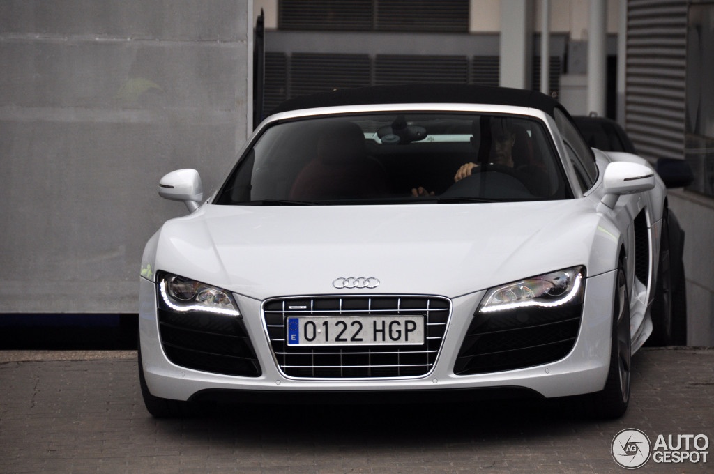 Sieu xe Audi R8 V10 cua Cristiano Ronaldo hinh anh