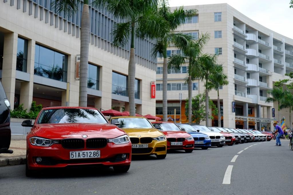 Dan xe sang BMW da mau sac tu hop o Sai Gon hinh anh