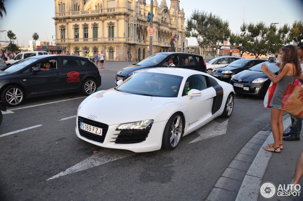 Messi lai sieu xe Audi R8 dao pho Barcelona hinh anh