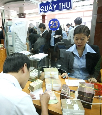 Dua xe rao lai suat hinh anh