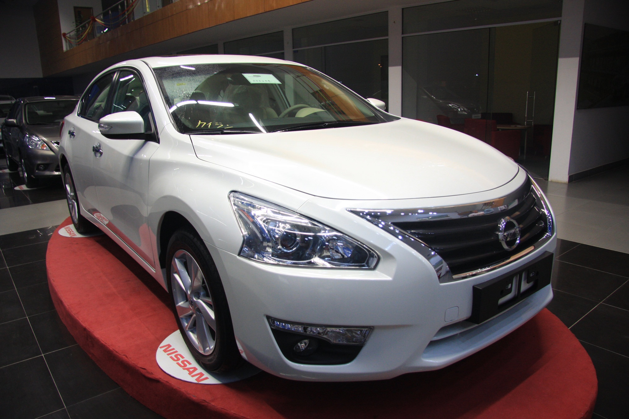 Nissan Teana 2013 chinh hang mau trang gia 1,4 ty dong hinh anh
