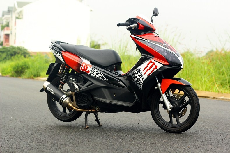 Air Blade 125 gan tem xe dam chat thoi trang hinh anh