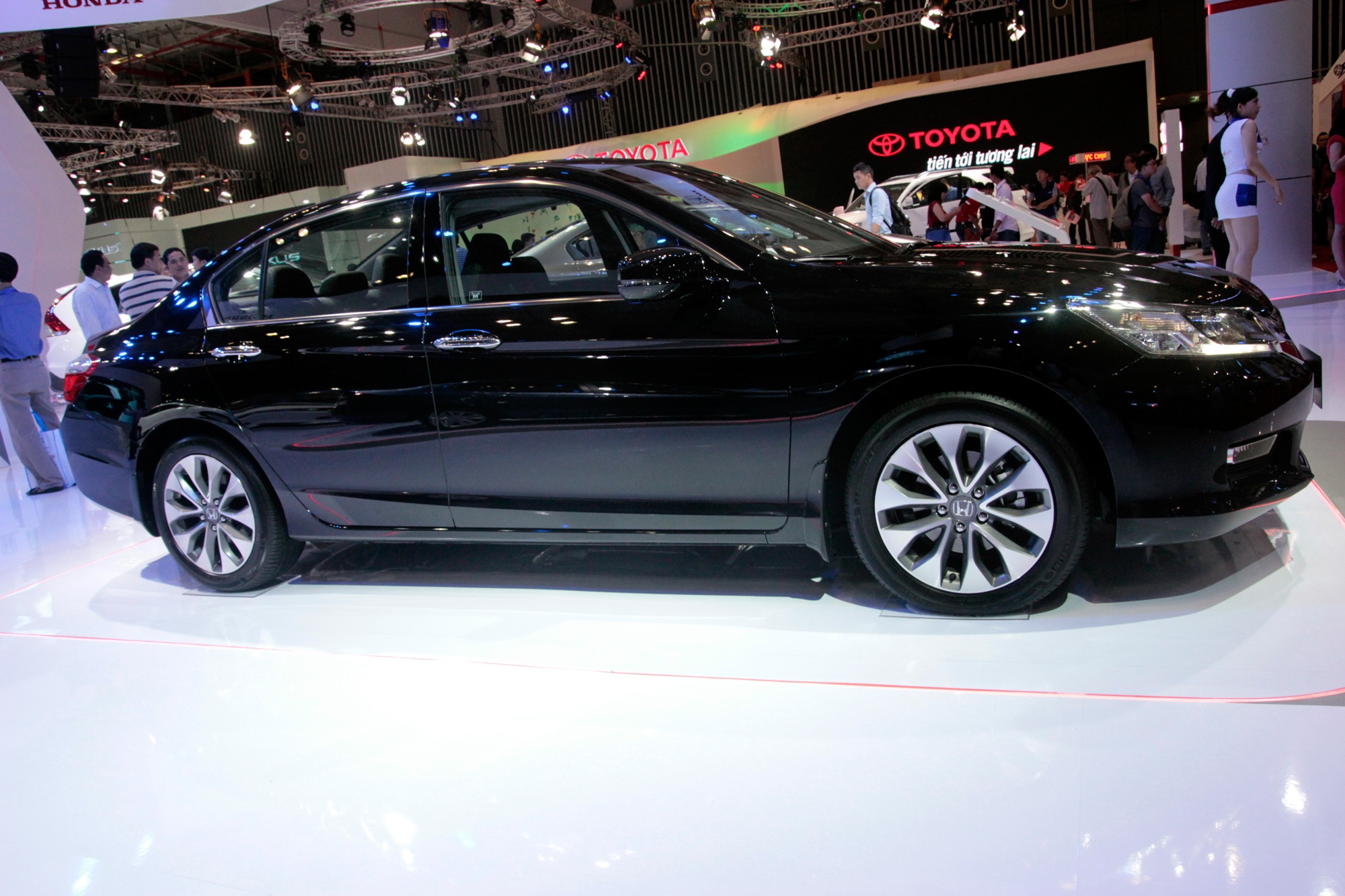 Honda Viet Nam trinh lang Accord 2013 hinh anh