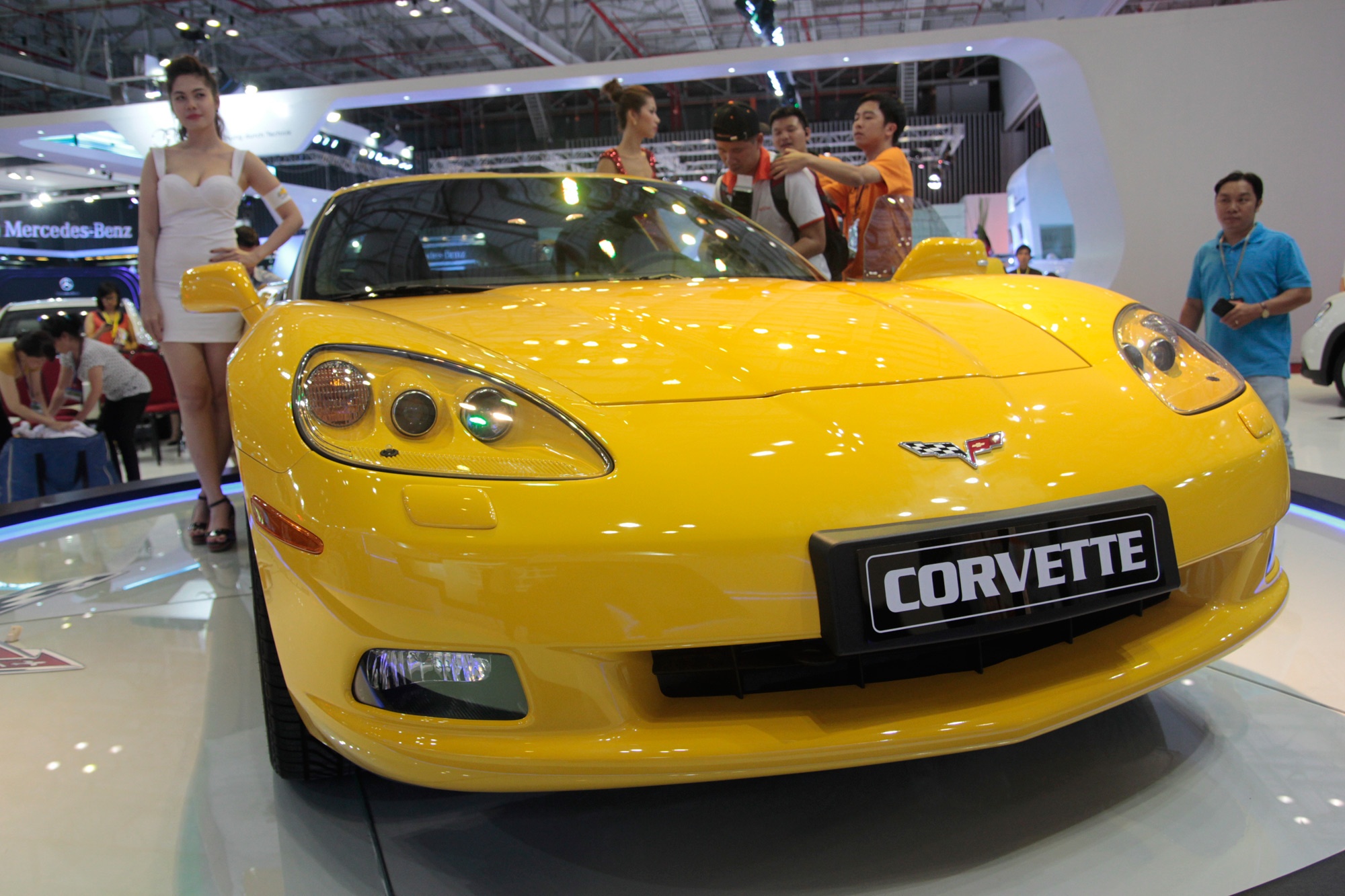 Can canh 'huyen thoai' Chevrolet Corvette tai VMS 2013 hinh anh