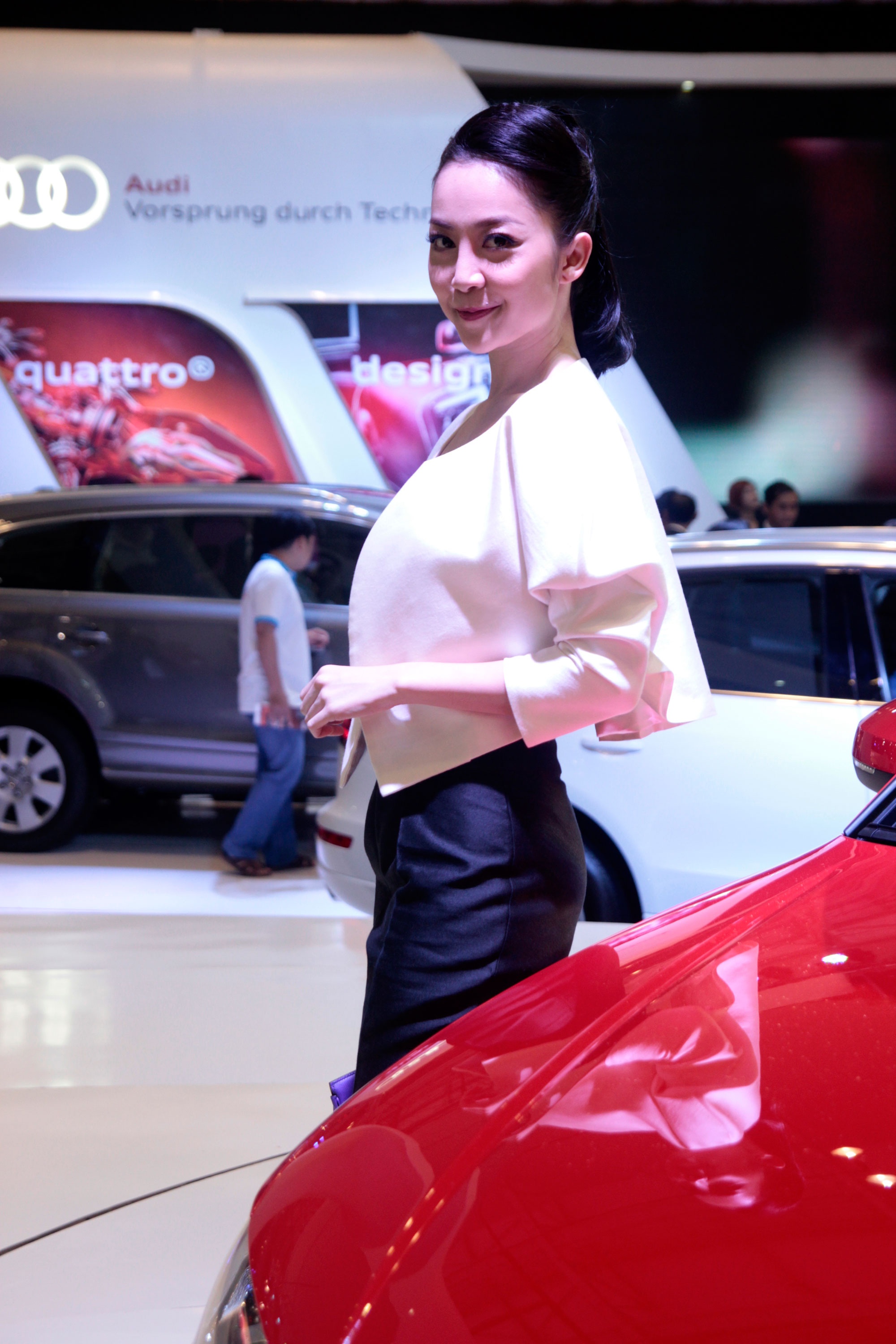 Nghe si mua Linh Nga dieu da ben Audi A3 2014 hinh anh