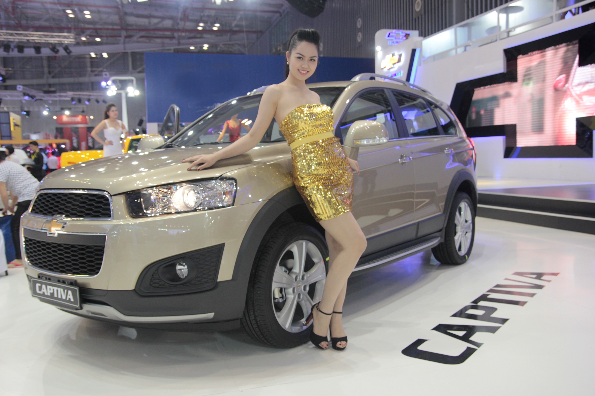 Chevrolet Captiva 2013 chinh hang gia 929 trieu dong hinh anh