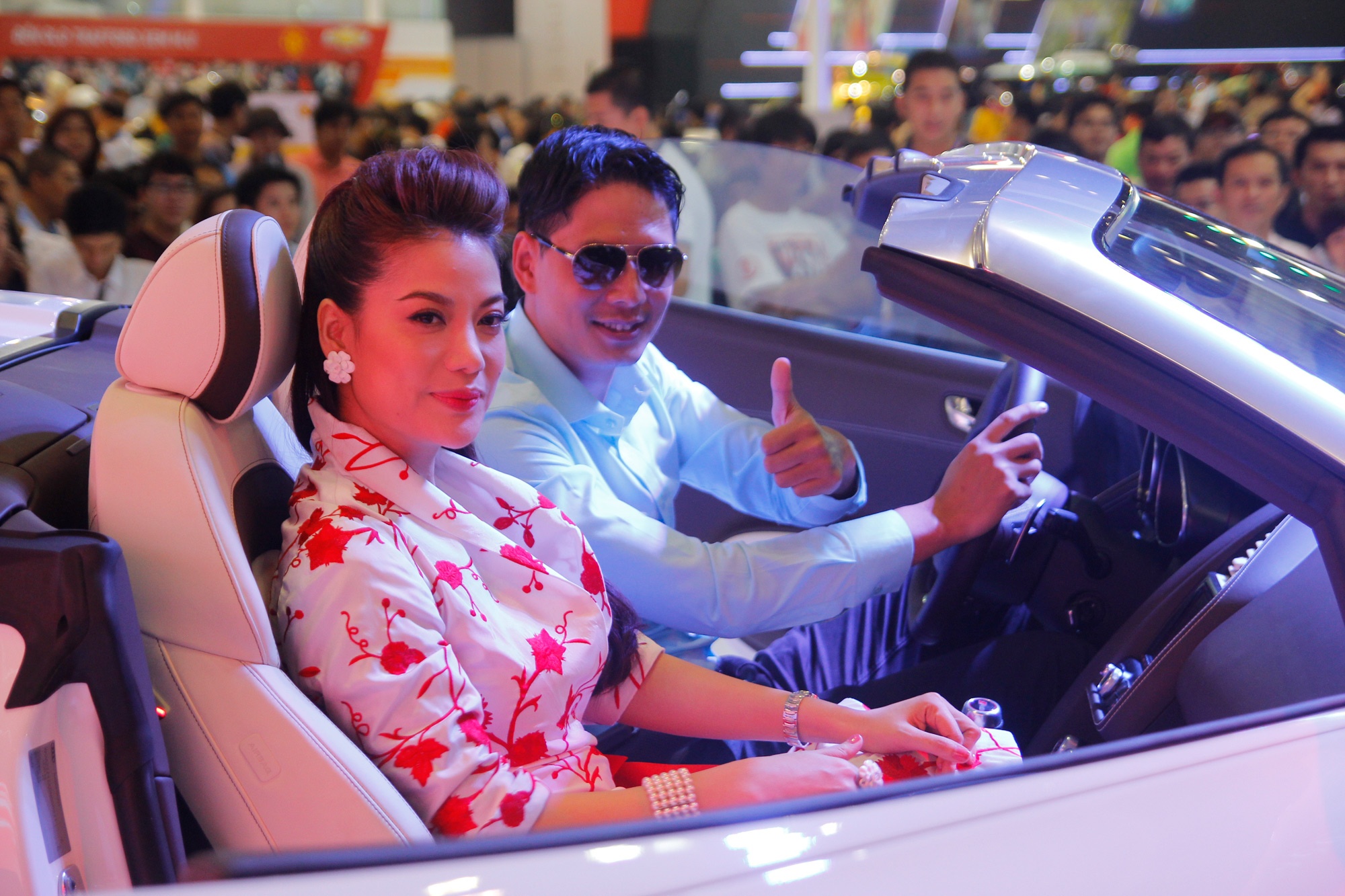 Binh Minh, Truong Ngoc Anh thu tieng po sieu xe Audi R8 hinh anh