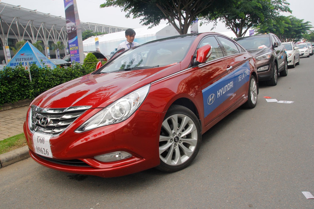 Dai ly Hyundai to chuc lai thu xe 'chui' o VMS 2013 hinh anh