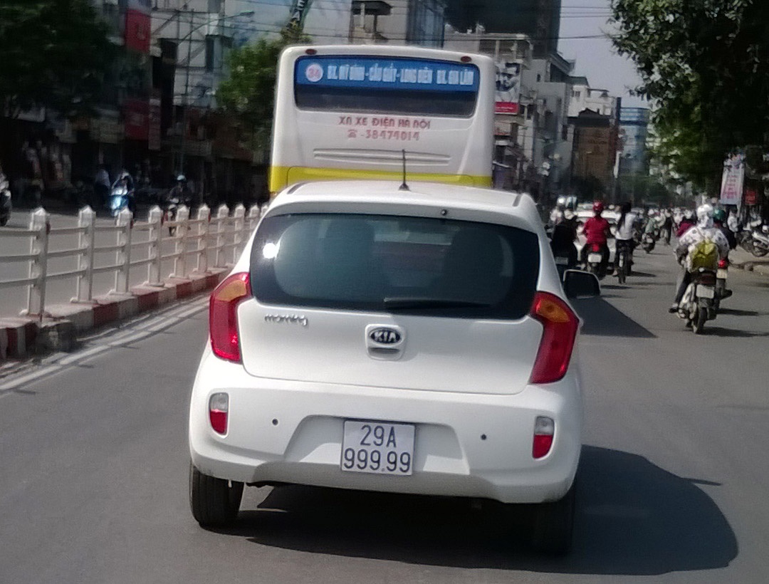 Kia Morning gan bien ngu quy 9 o Ha Noi hinh anh