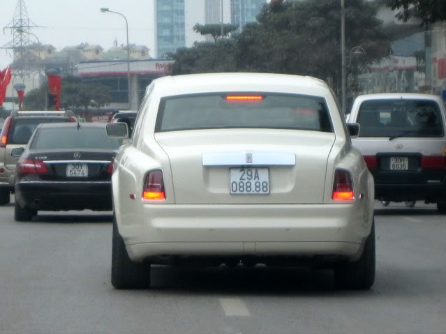 Xe hop bien tu quy, ngu quy tren duong pho Ha Noi hinh anh