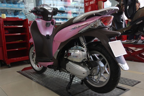 Honda SH mode mau hong vang bong o dai ly hinh anh
