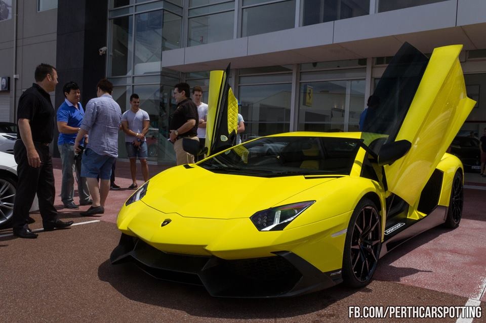 Anh nong sieu xe trong ngay (3/11) hinh anh