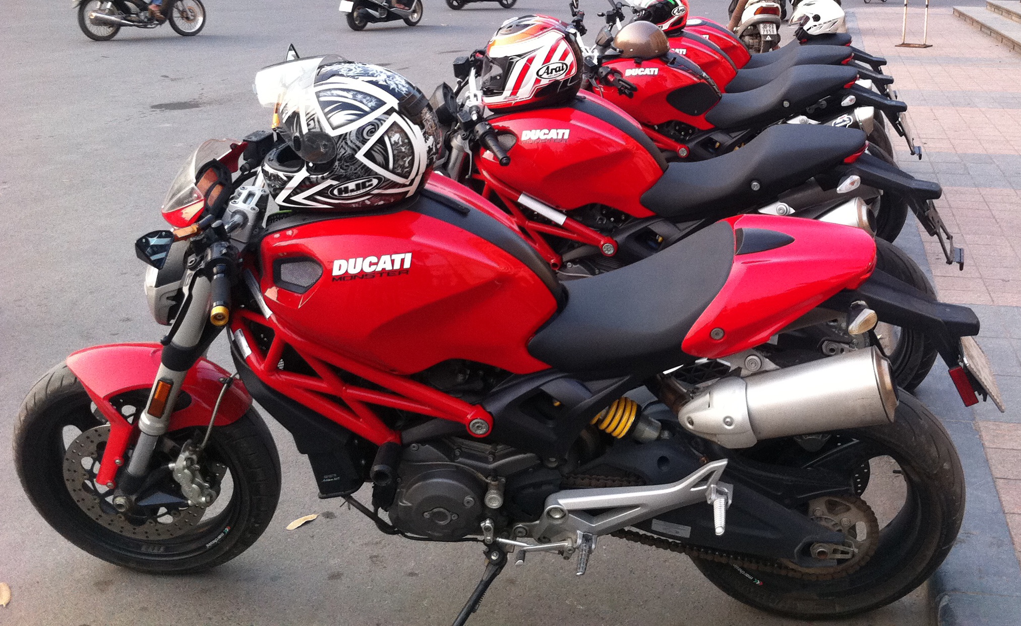 Cau lac bo xe Ducati 'quai thu' o Ha Noi hinh anh