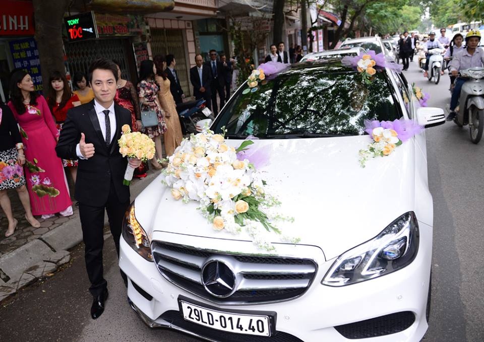 Mercedes-Benz E400 hoan toan moi lam xe hoa cua Dang Khoi hinh anh