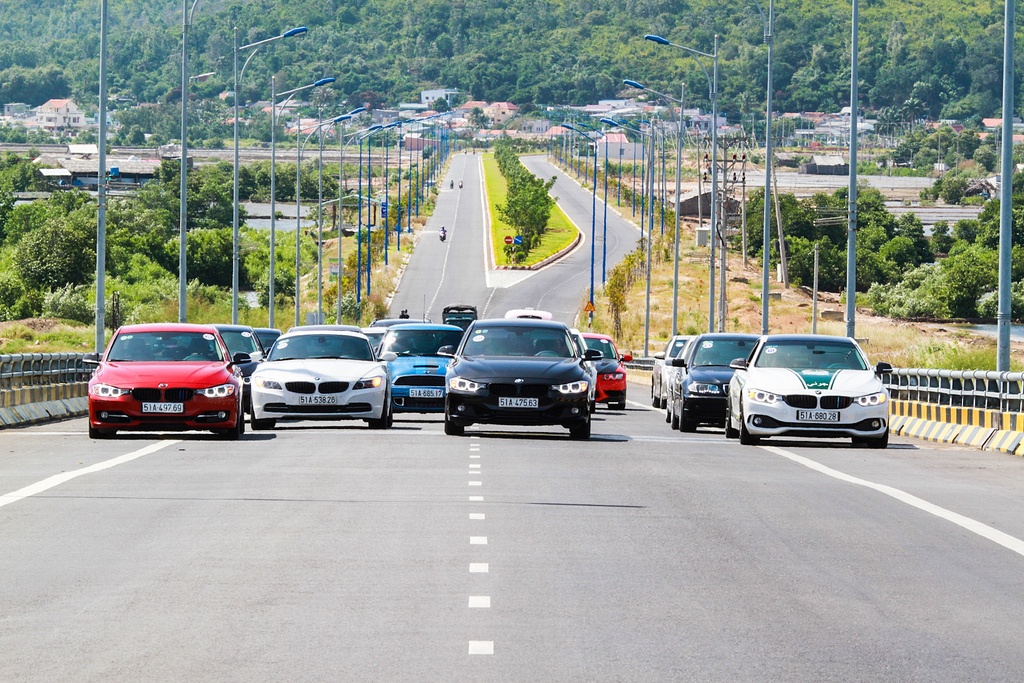 Dan xe sang BMW khoe ve dep o Vung Tau hinh anh