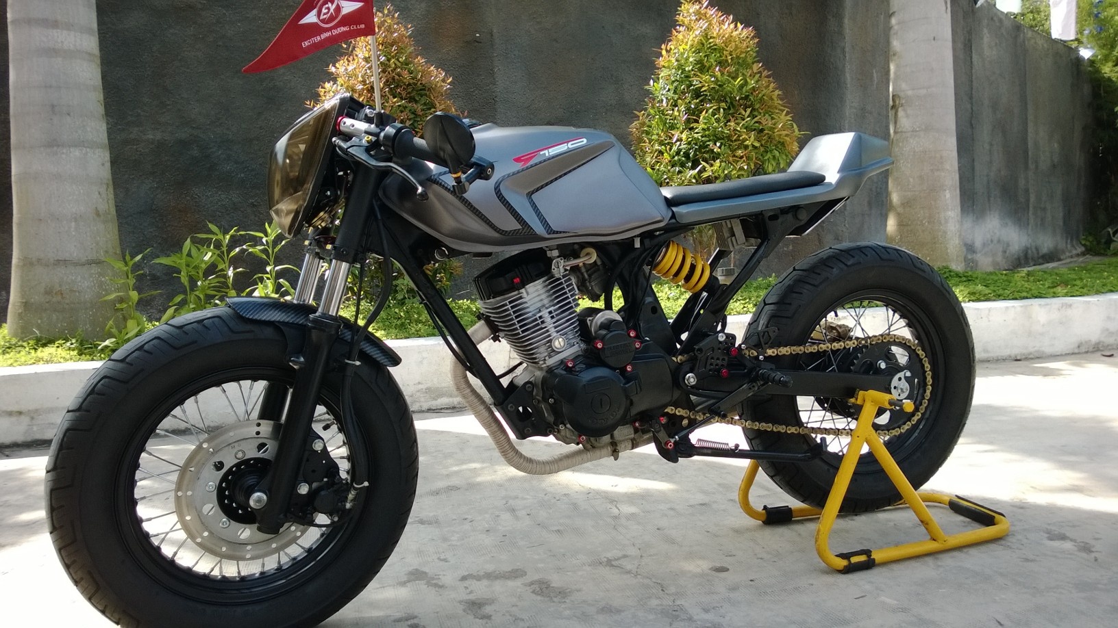 Honda CD125 do phong cach cafe racer la mat o Binh Duong hinh anh