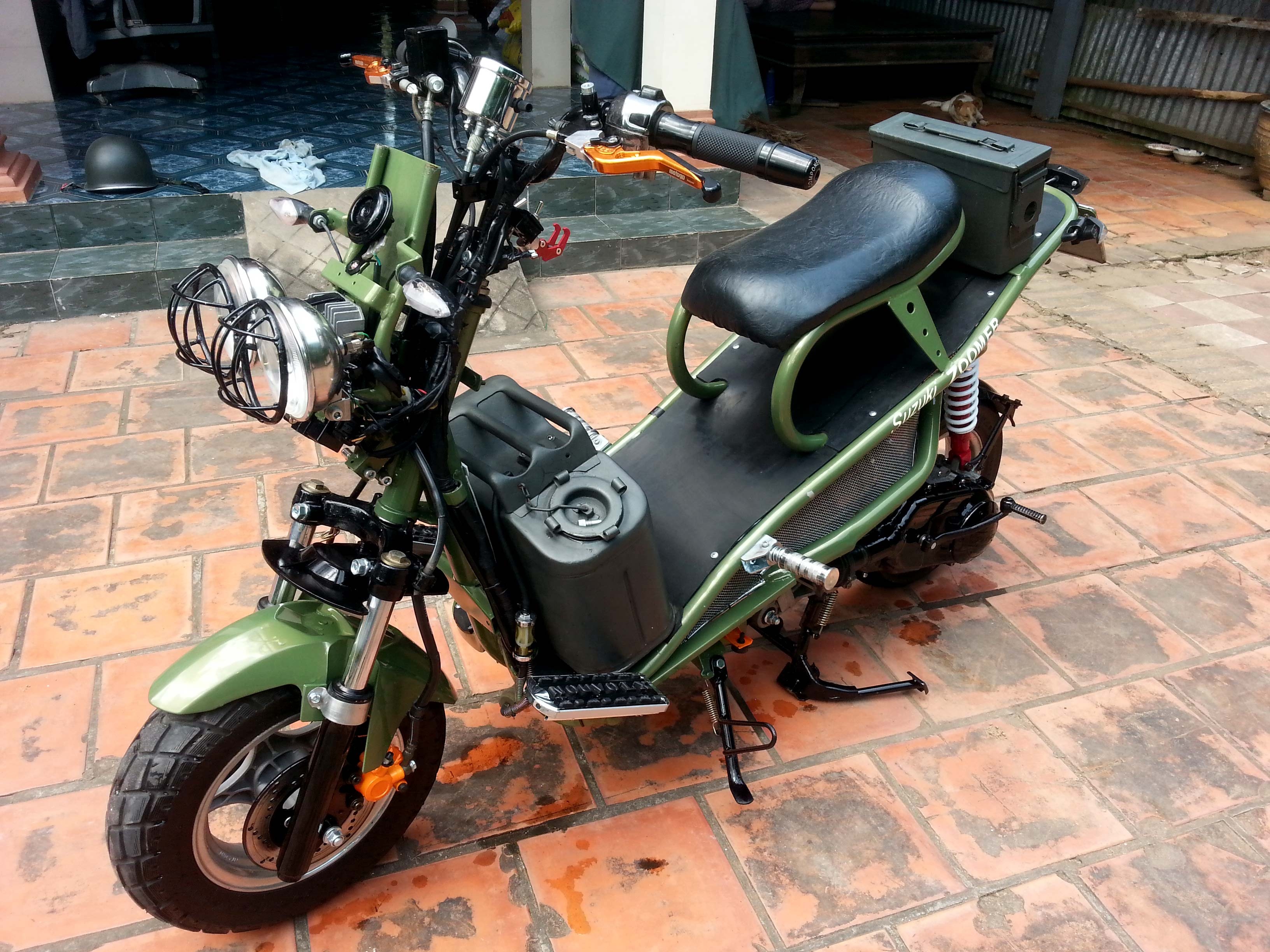 Nong dan Dong Thap do Honda Zoomer phong cach nha binh hinh anh