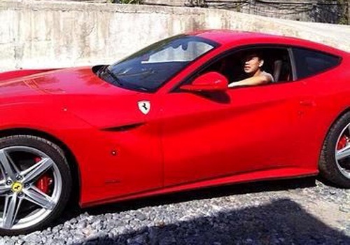 Sieu xe Ferrari F12 Berlinetta dau tien co mat o Viet Nam hinh anh