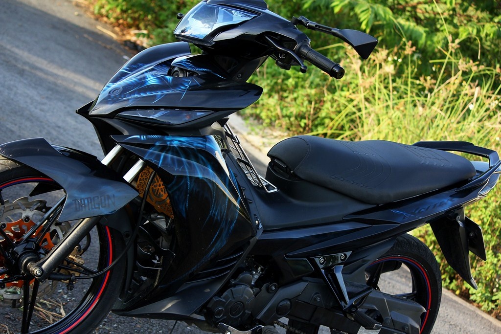 Yamaha Exciter voi tem 3D hinh rong hinh anh