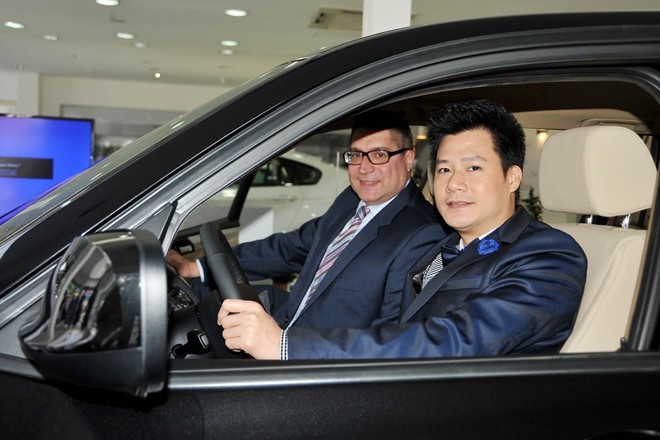 Chi tiet xe sang BMW X3 cua ca sy Quang Dung hinh anh