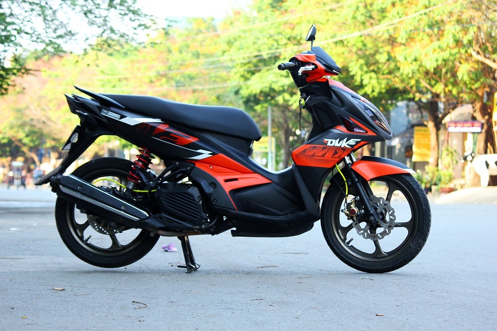 Nouvo LX do phong cach KTM Duke tai Sai Gon hinh anh