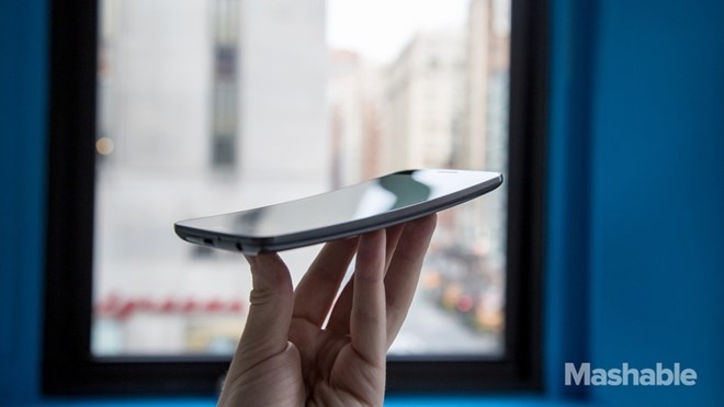 Smartphone man hinh cong la xu huong tat yeu? hinh anh