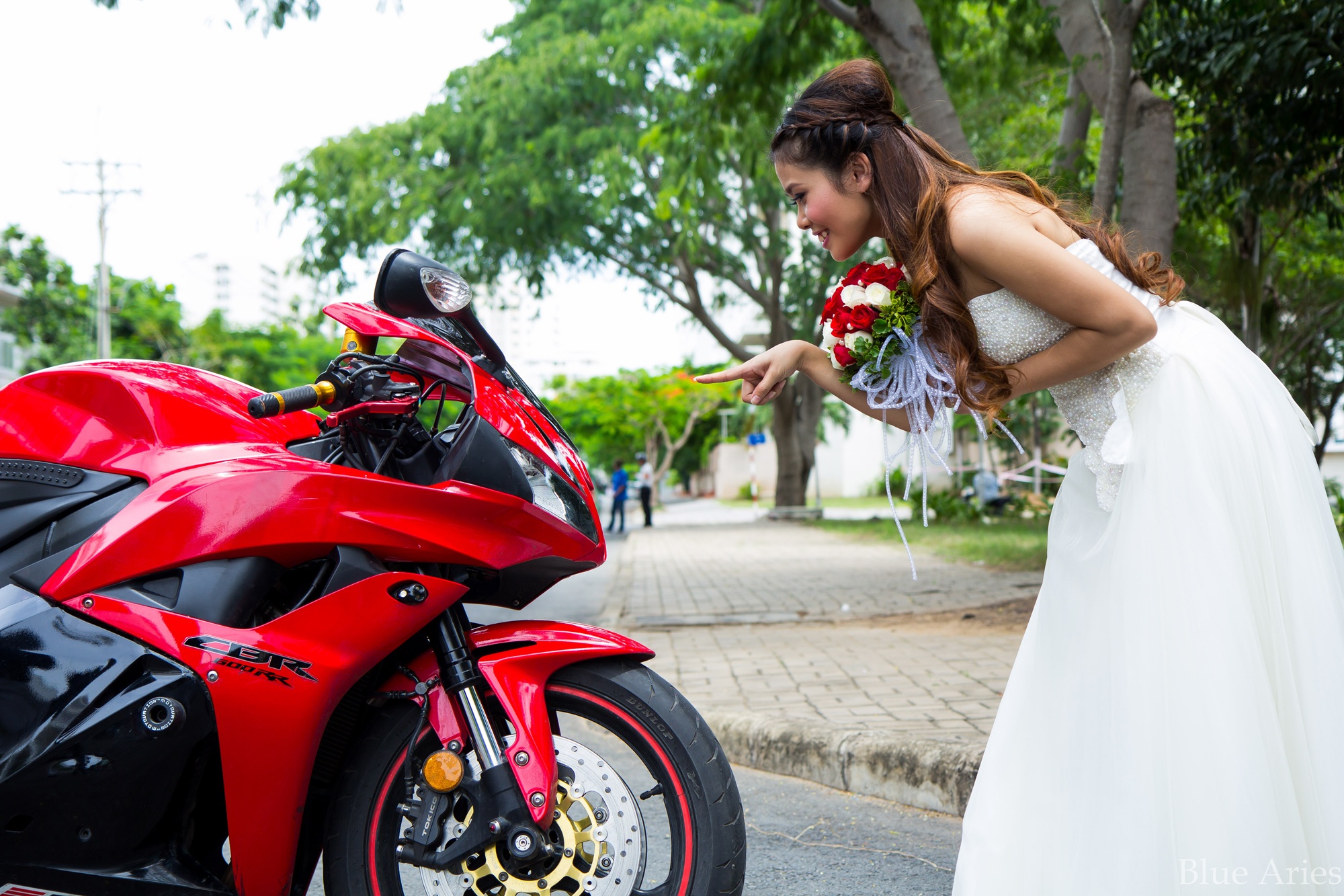 Anh cuoi voi mo to cua nu biker Sai thanh hinh anh