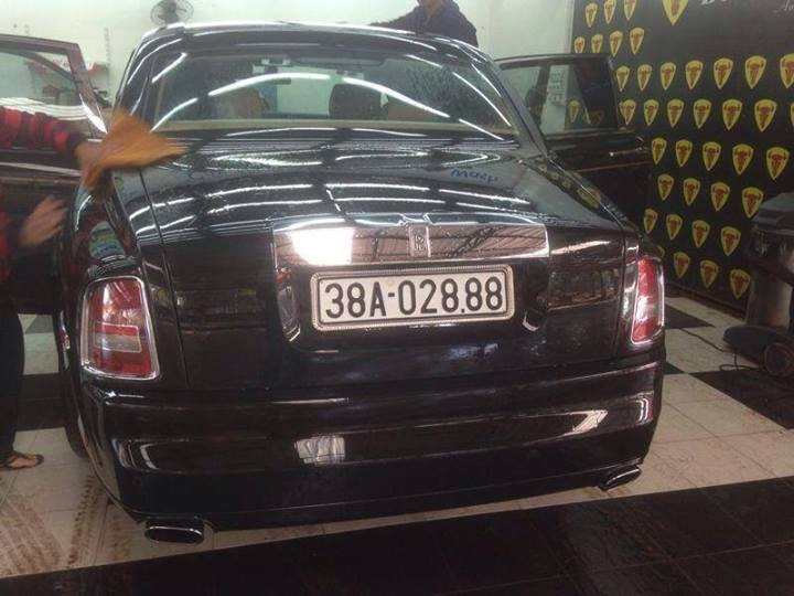 Phantom rong cua dai gia Ha Tinh tai xuat tren dat Lao hinh anh