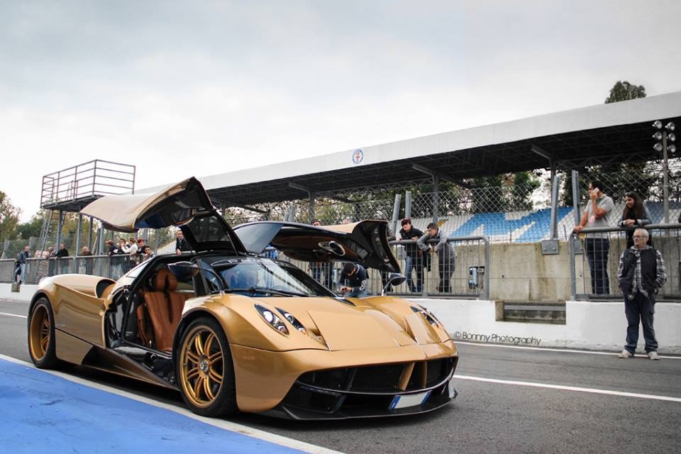 Anh dep sieu xe 8/1: Pagani Huayra mau doc hinh anh