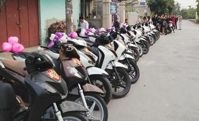 Dan Honda SH trong dam an hoi o Hai Phong hinh anh