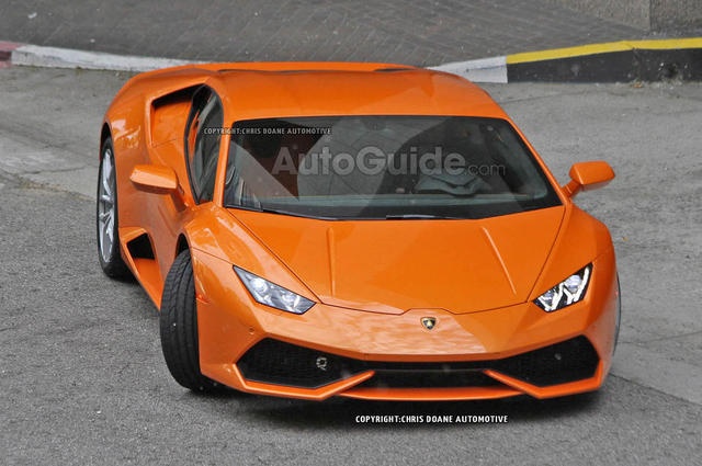 Clip sieu xe Lamborghini Huracan lan banh tren pho hinh anh
