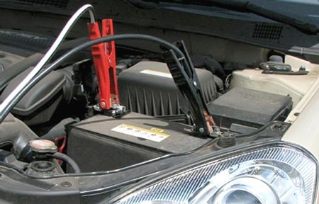 Xu ly khi xe bi het ac quy hinh anh