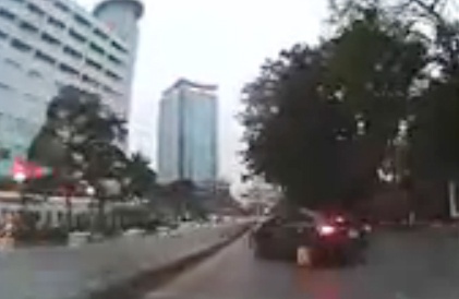 Toyota Altis dien canh Fast & Furious tren duong Ha Noi hinh anh