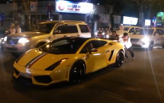 Lamborghini Gallardo vua di vua day o Sai Gon hinh anh
