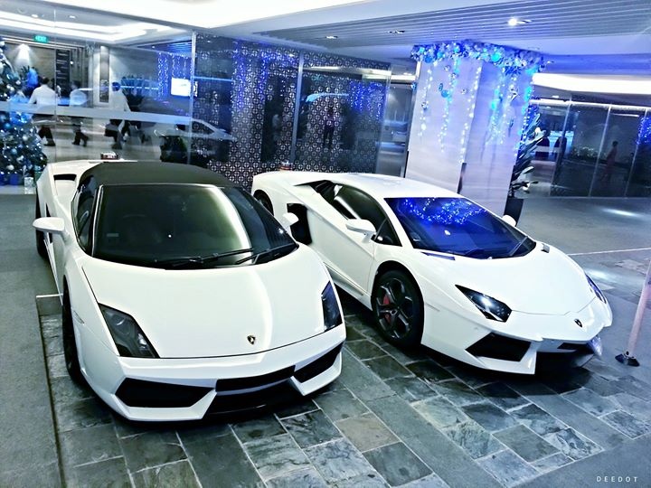 Anh dep sieu xe 16/3: Bo doi Lamborghini trang tinh khoi hinh anh