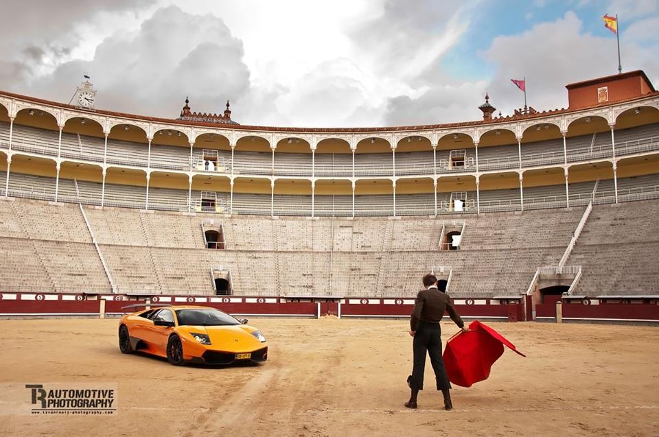 Anh dep sieu xe 19/3: Lamborghini trong dau truong bo tot hinh anh